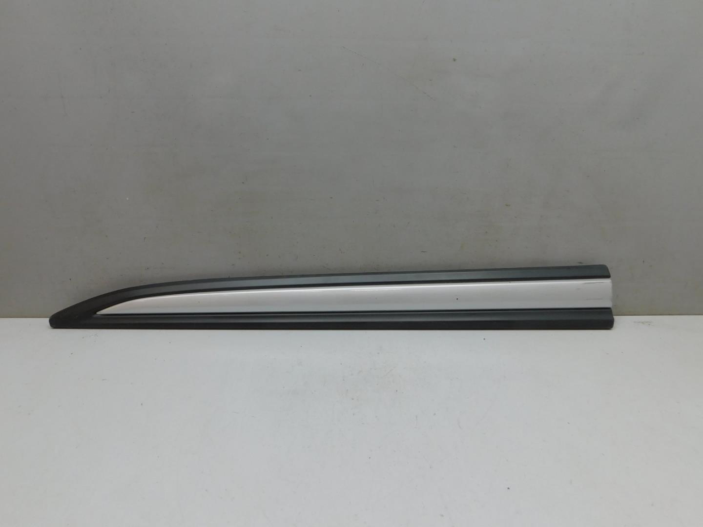 Накладка двери передней левой