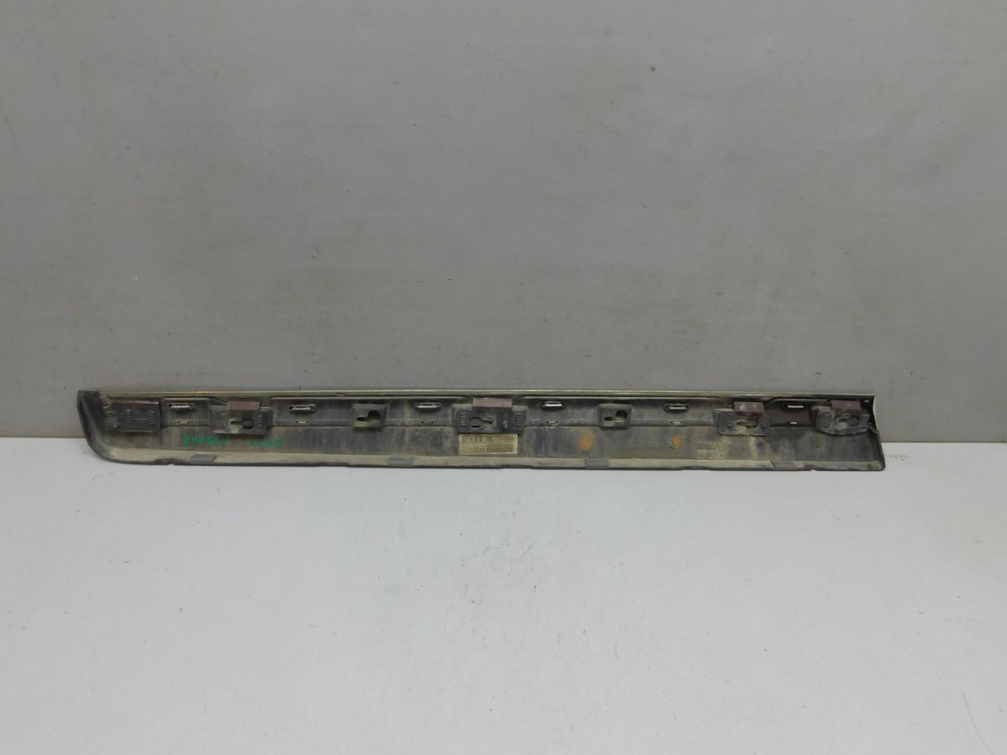 Накладка двери передней правой