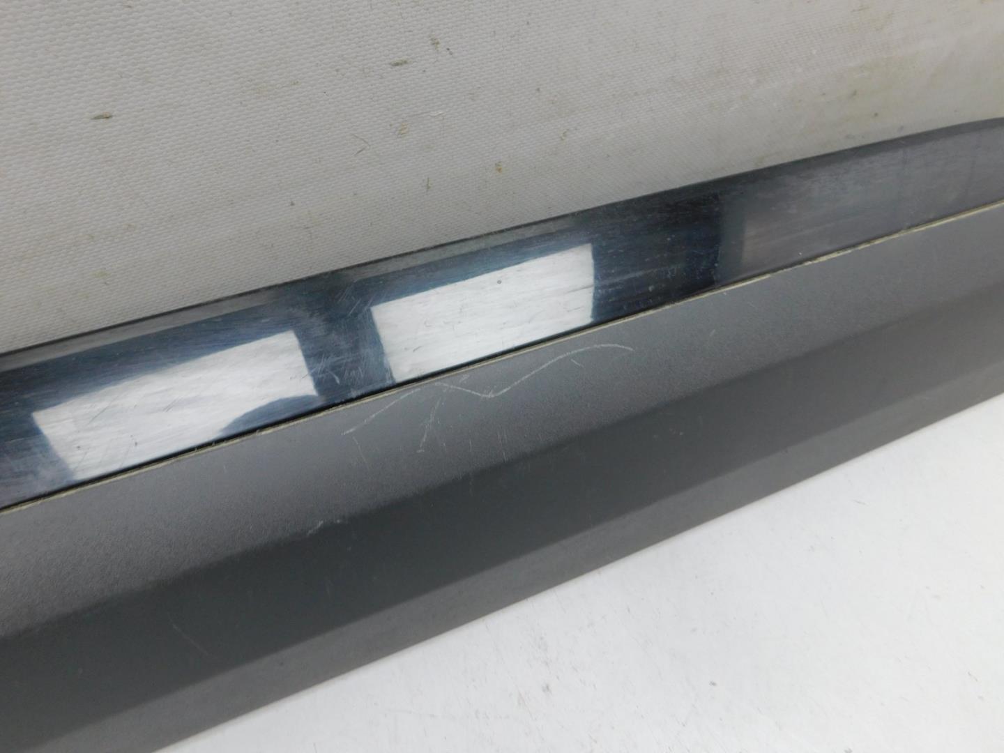 Накладка двери передней правой