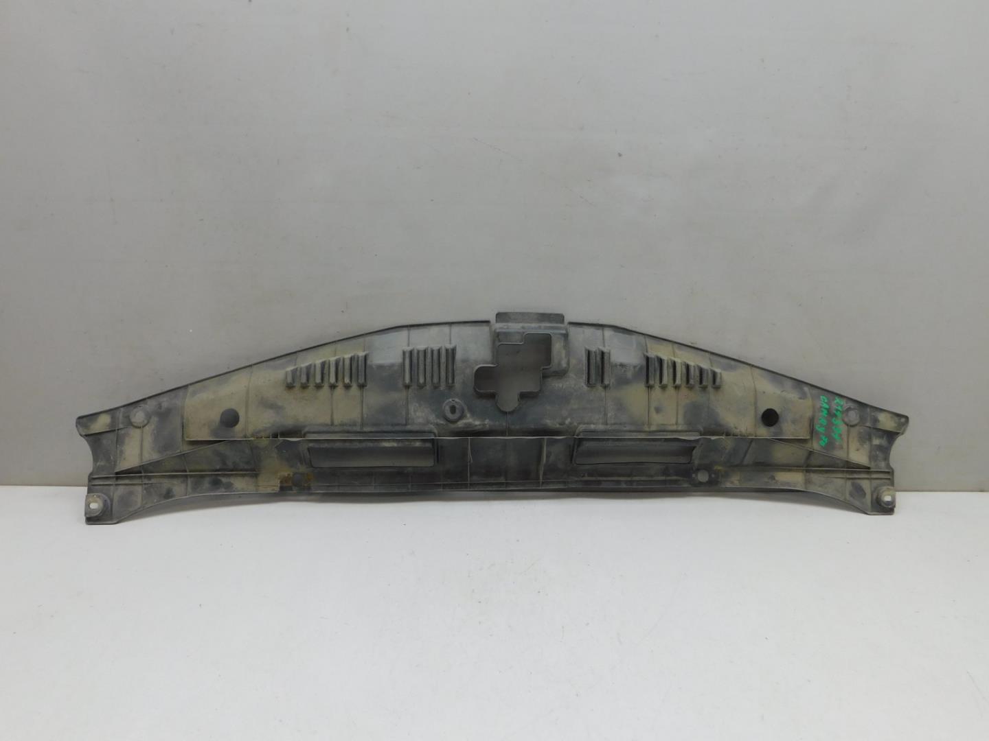 Кожух замка капота