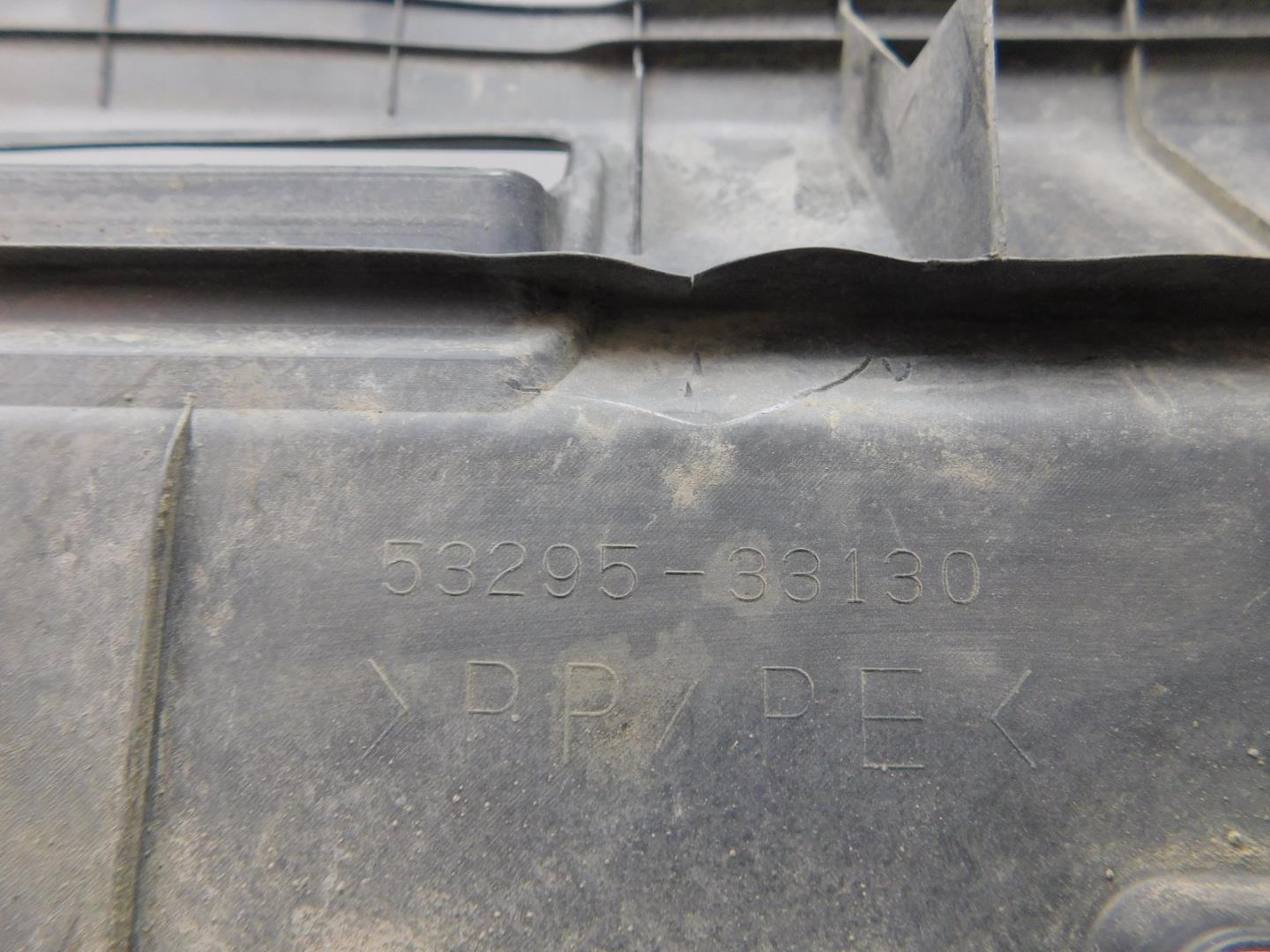 Кожух замка капота