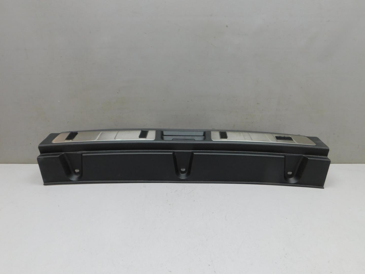 Обшивка багажника