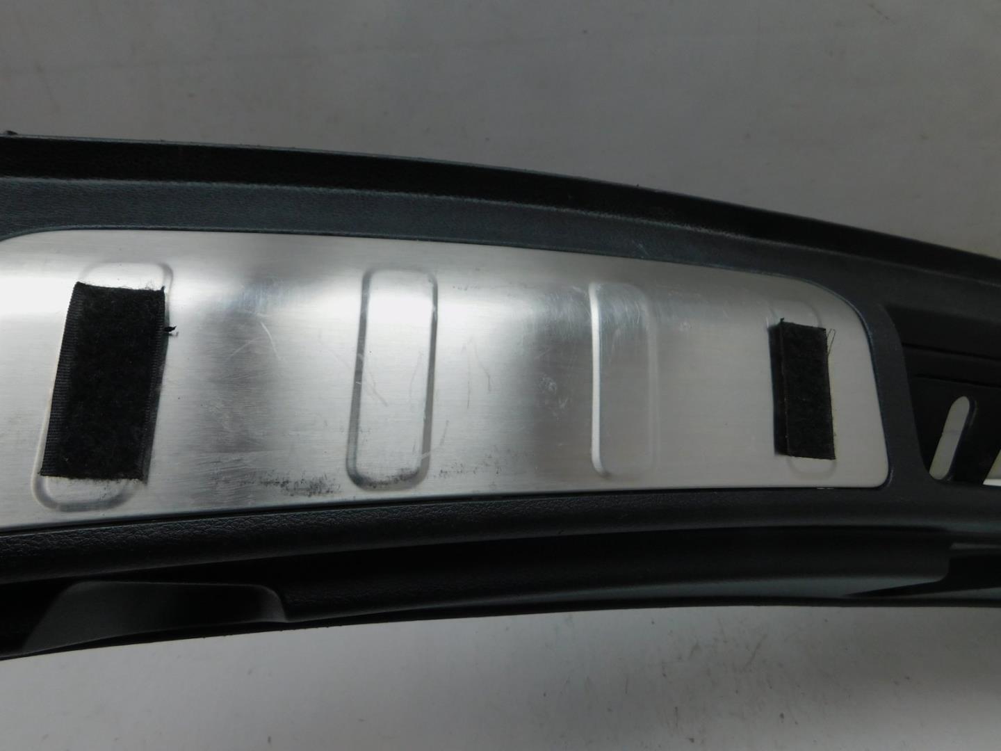 Обшивка багажника