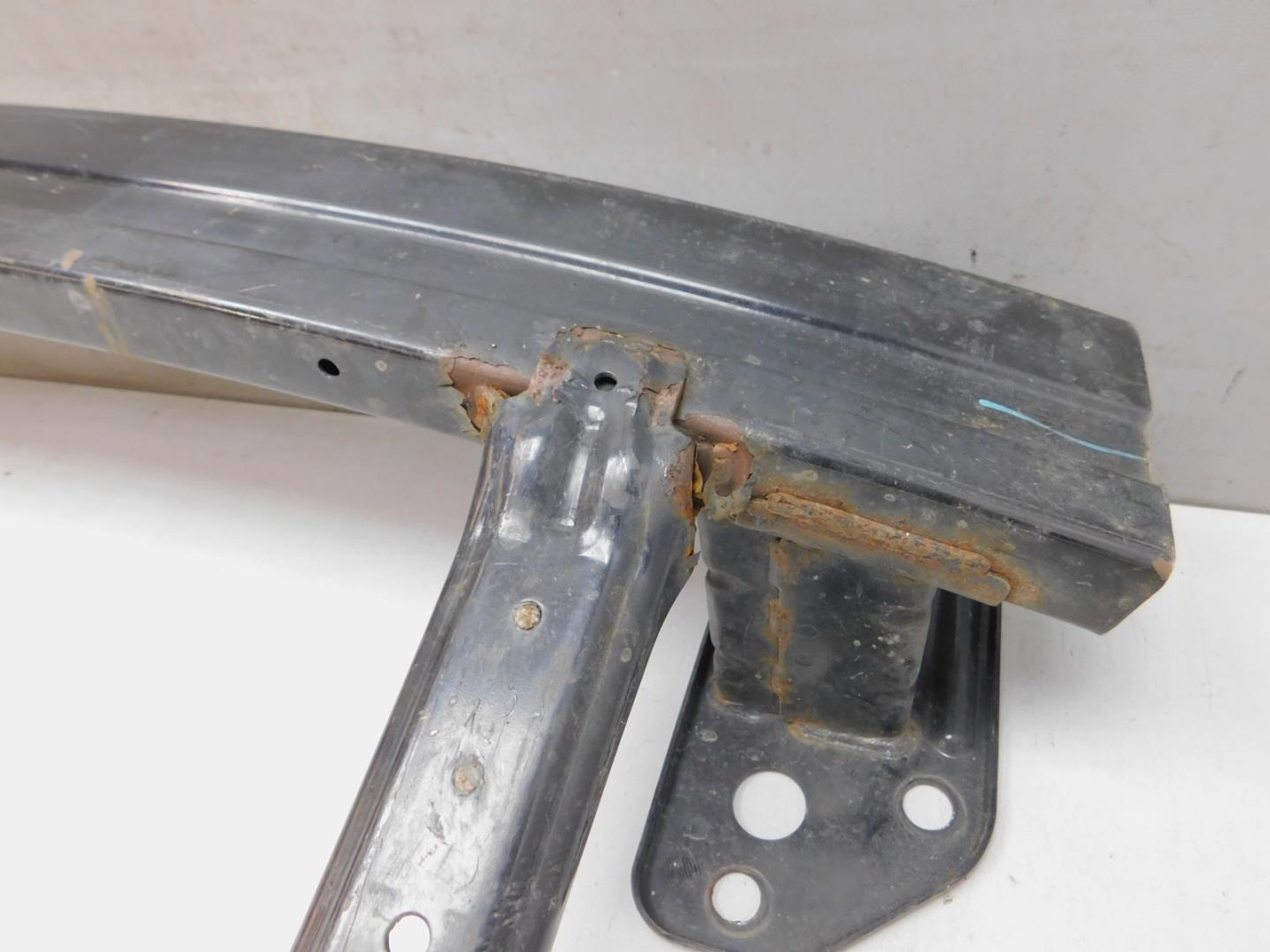 Усилитель переднего бампера