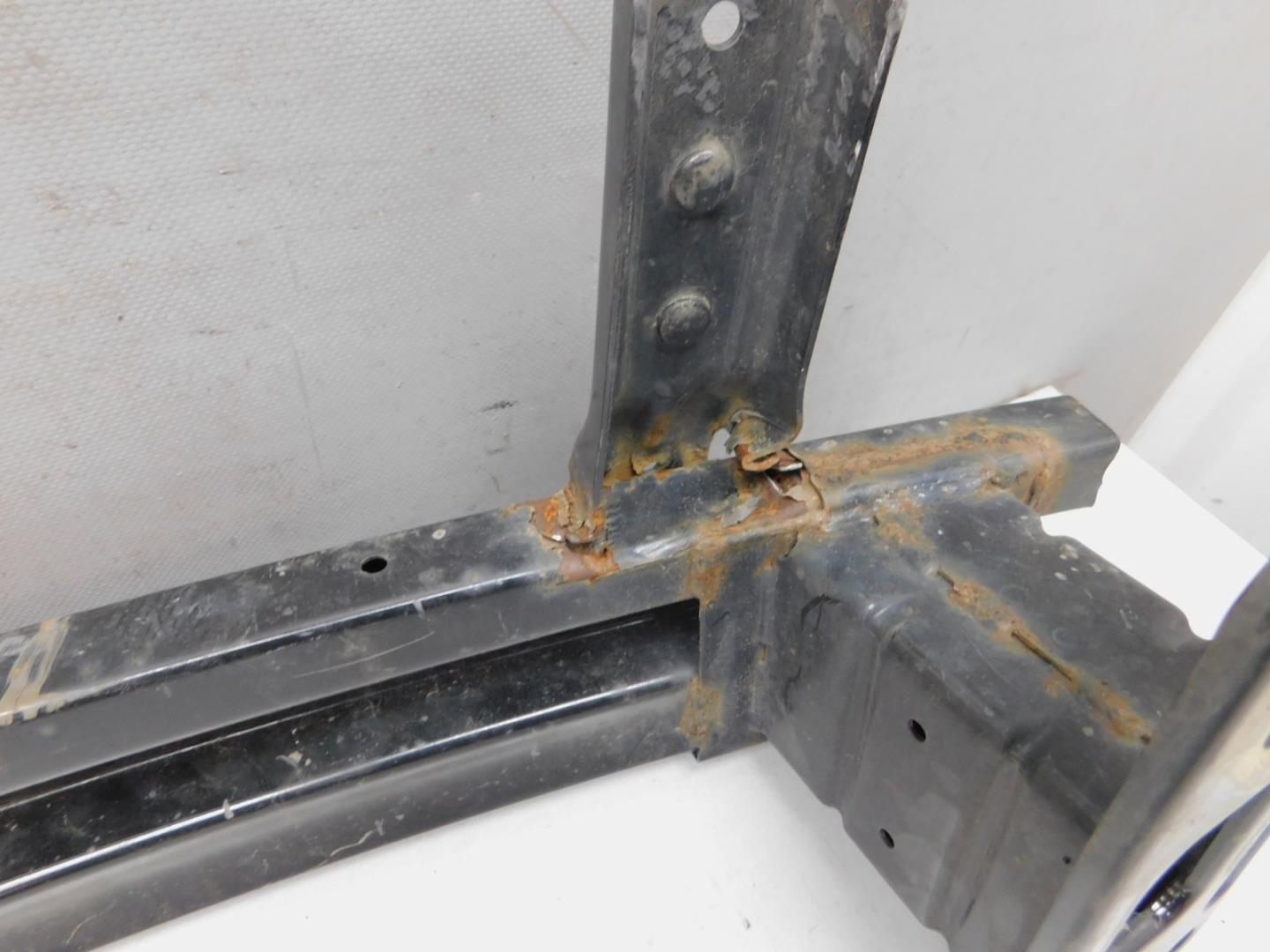 Усилитель переднего бампера