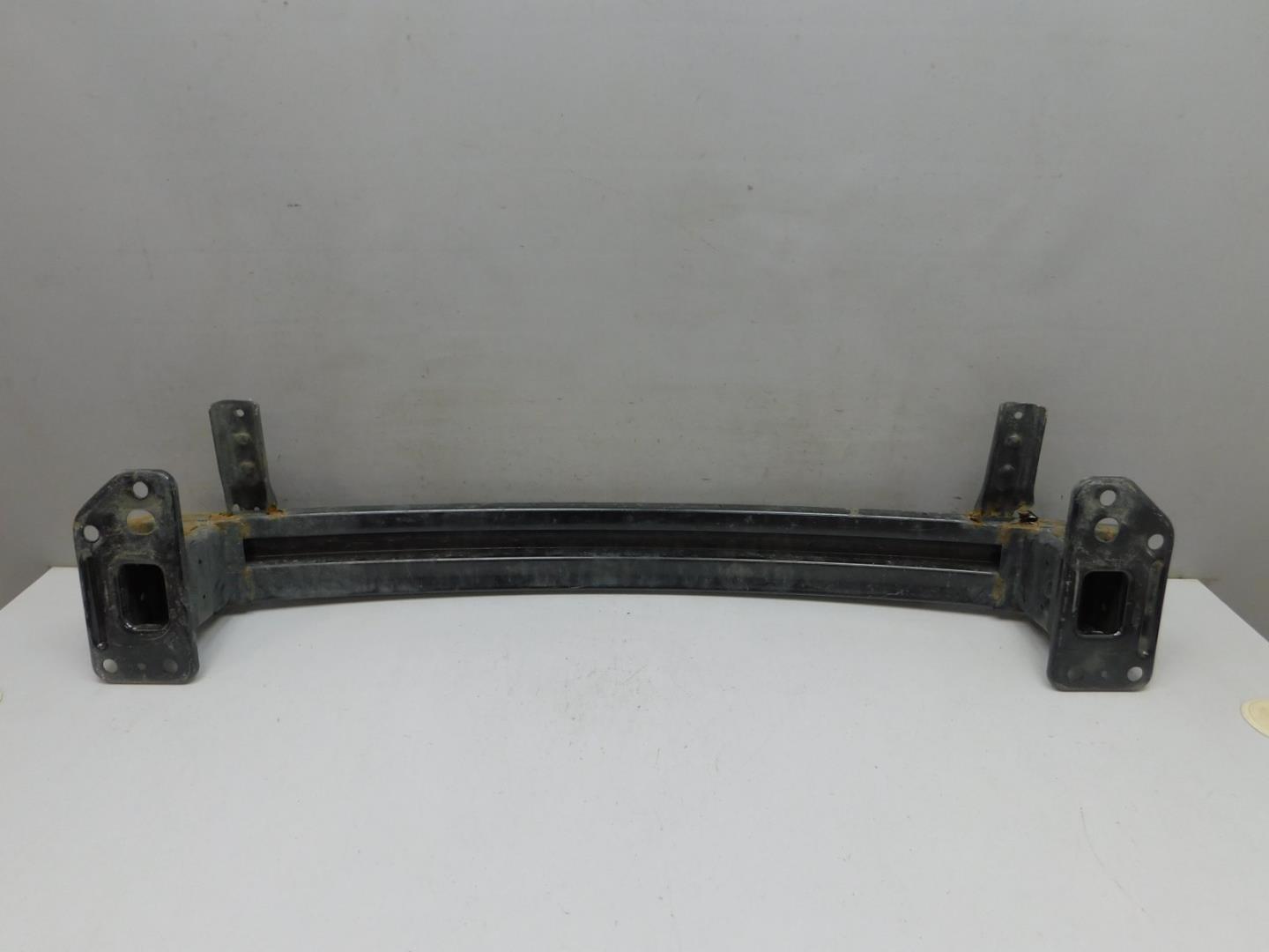 Усилитель переднего бампера