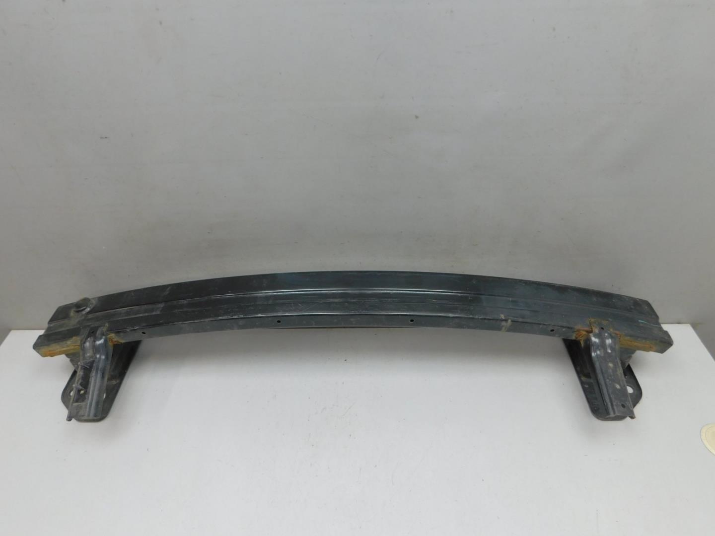 Усилитель переднего бампера