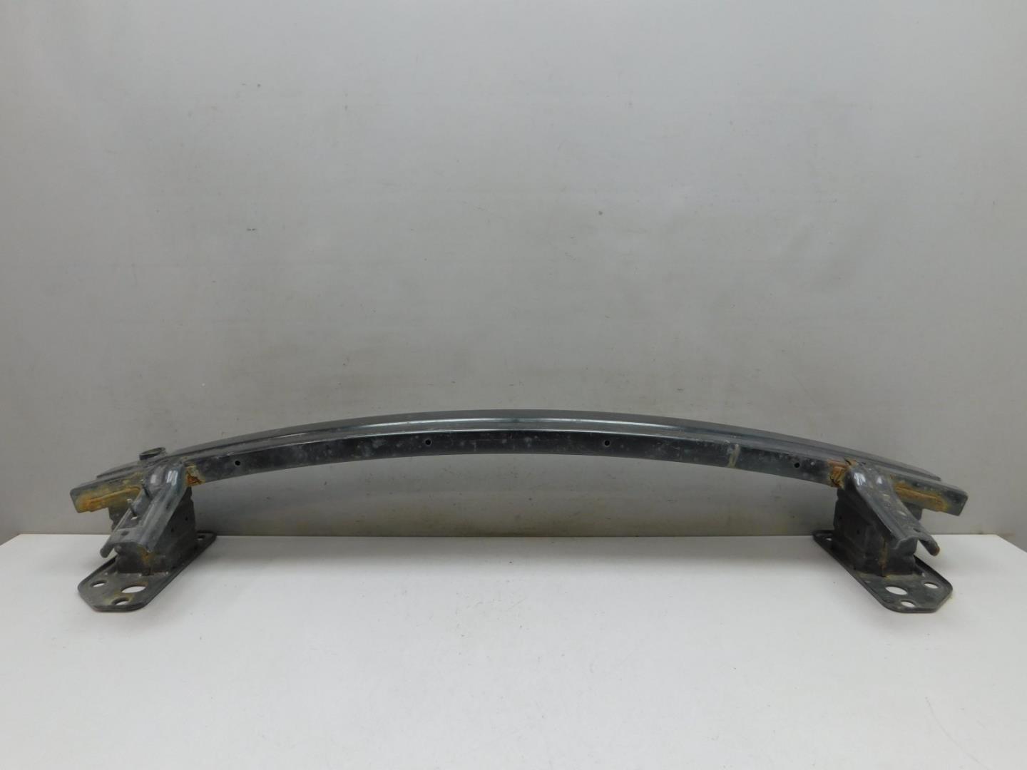 Усилитель переднего бампера