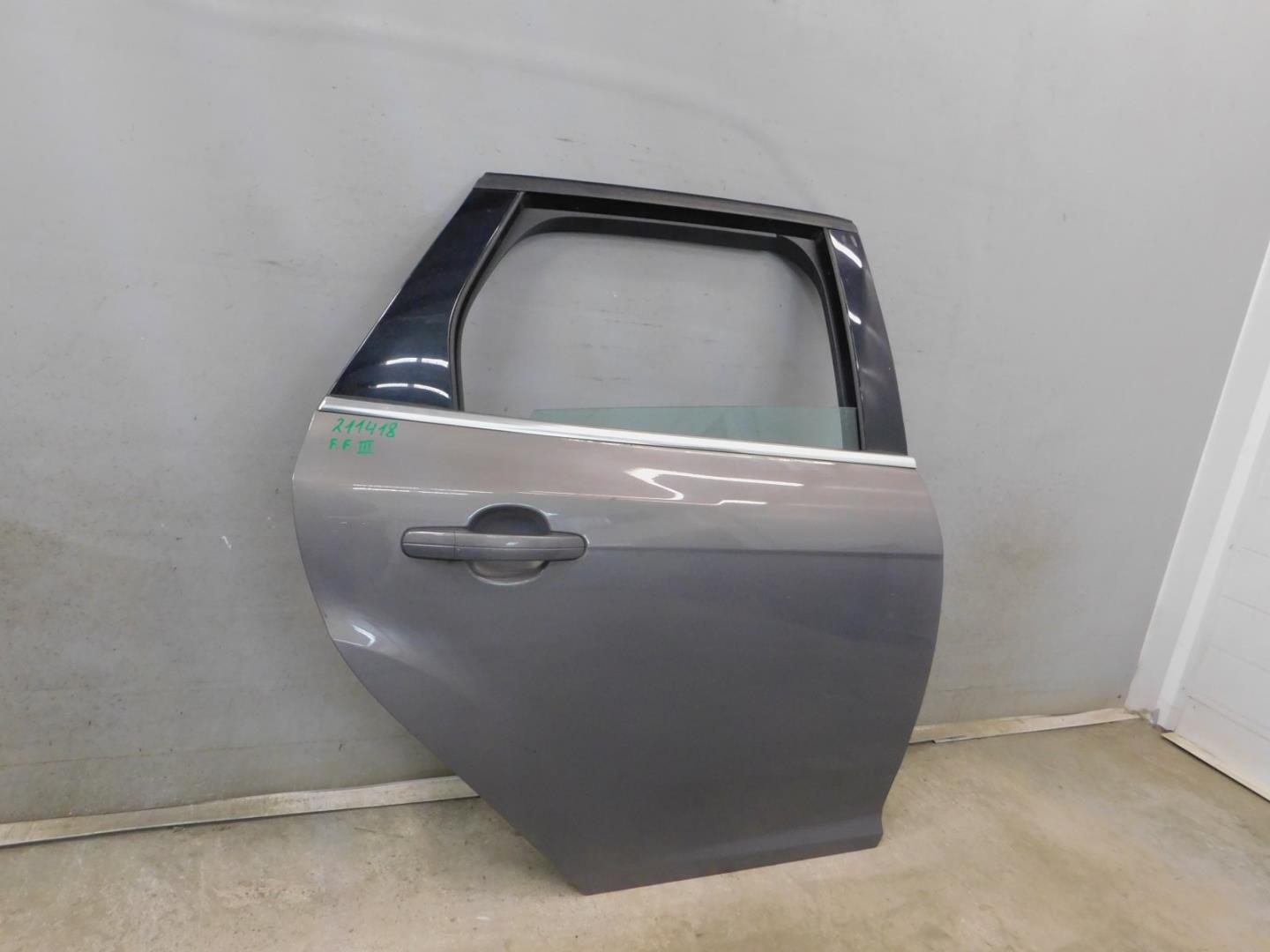 Дверь задняя правая