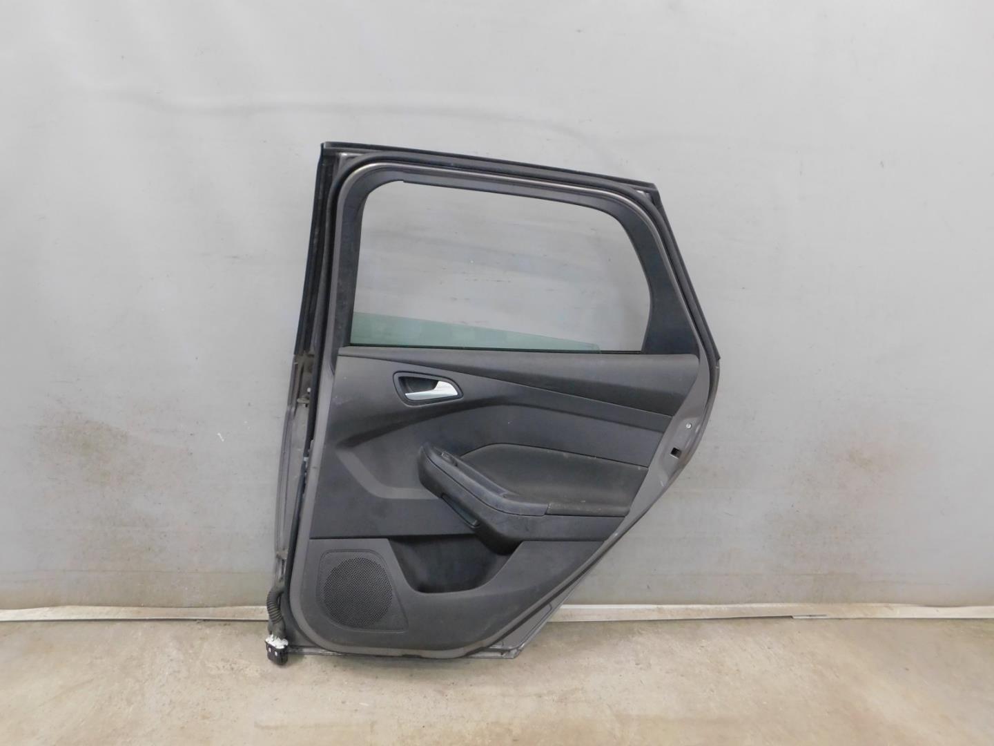 Дверь задняя правая