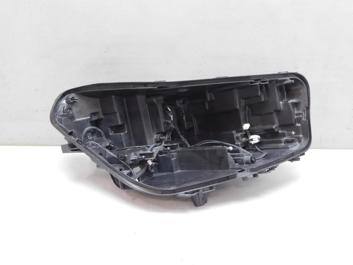 Корпус фары правой