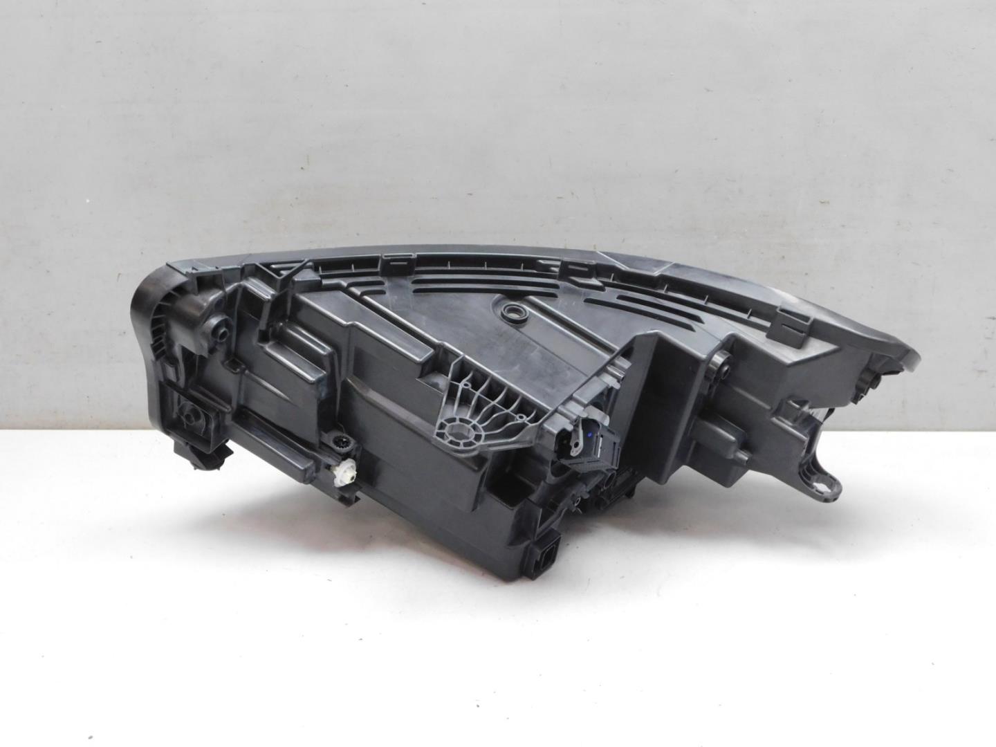 Корпус фары правой