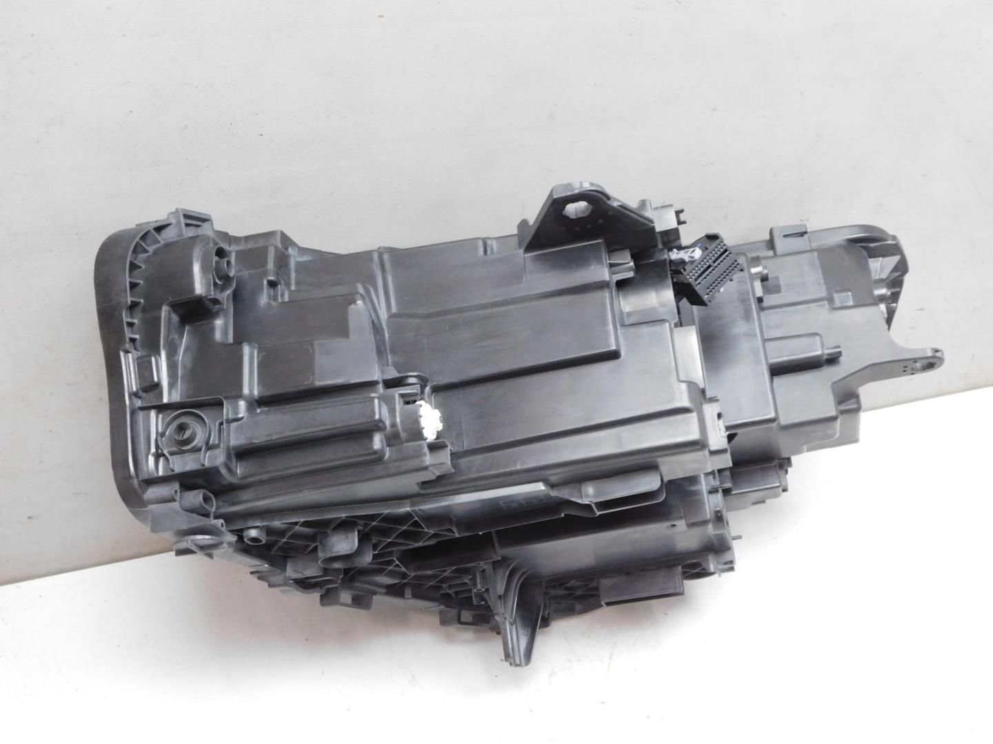 Корпус фары правой