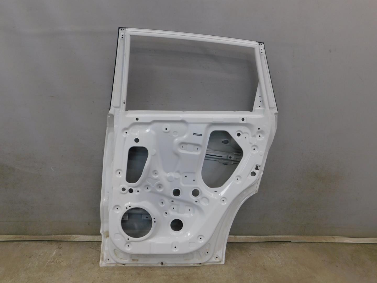 Дверь задняя правая