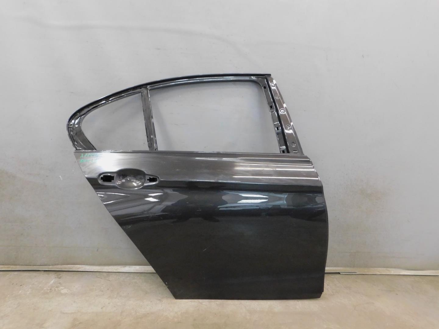 Дверь задняя правая