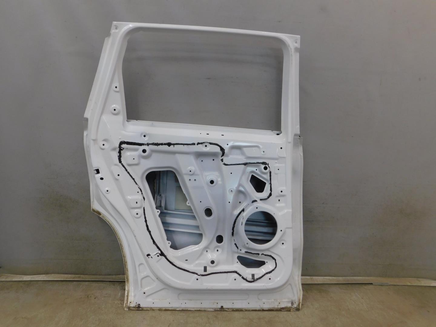 Дверь задняя левая