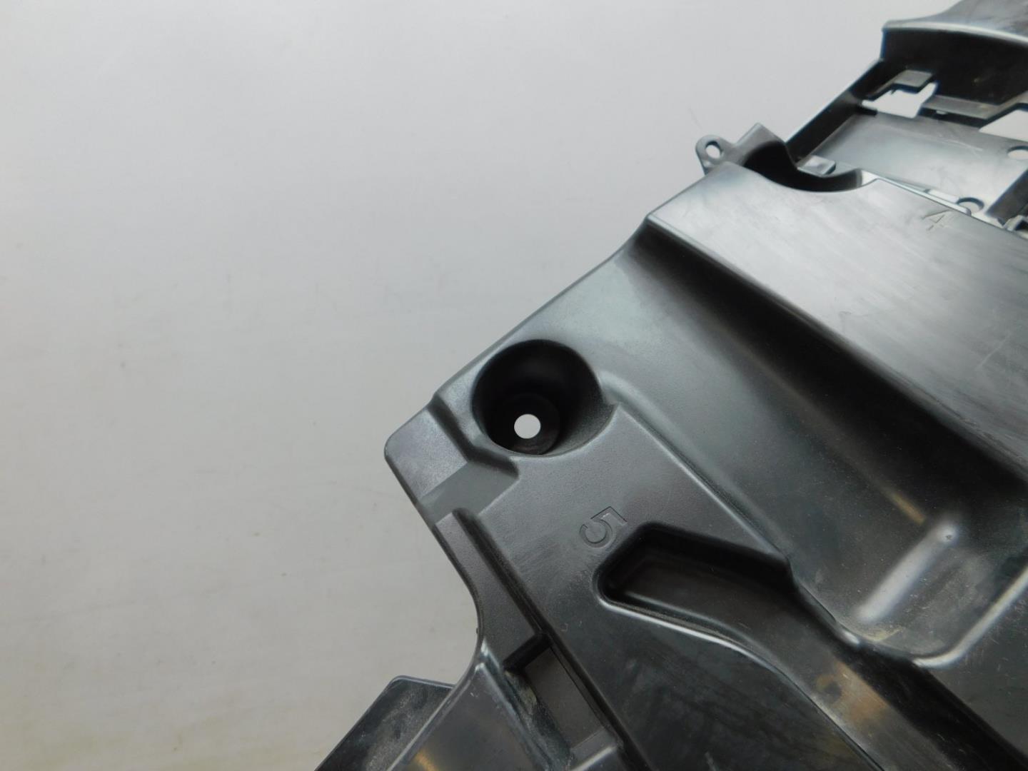 Кронштейн заднего бампера