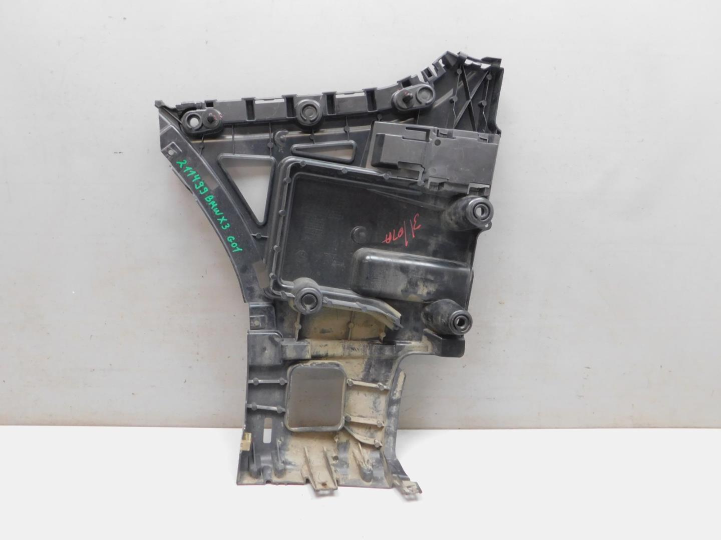 Кронштейн заднего бампера