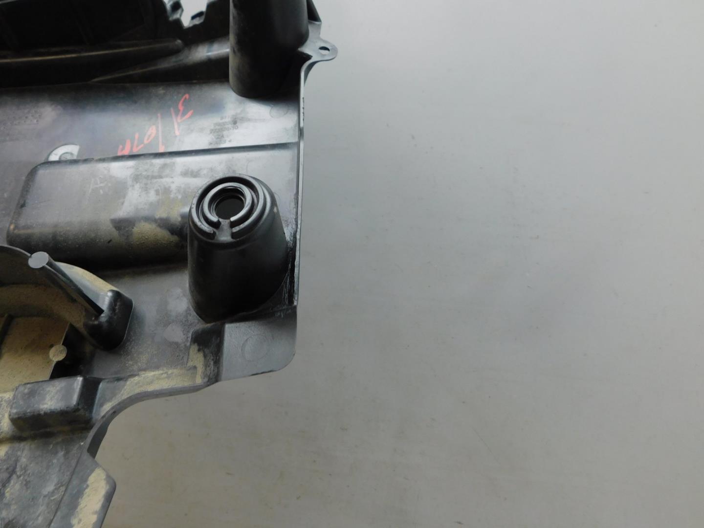 Кронштейн заднего бампера