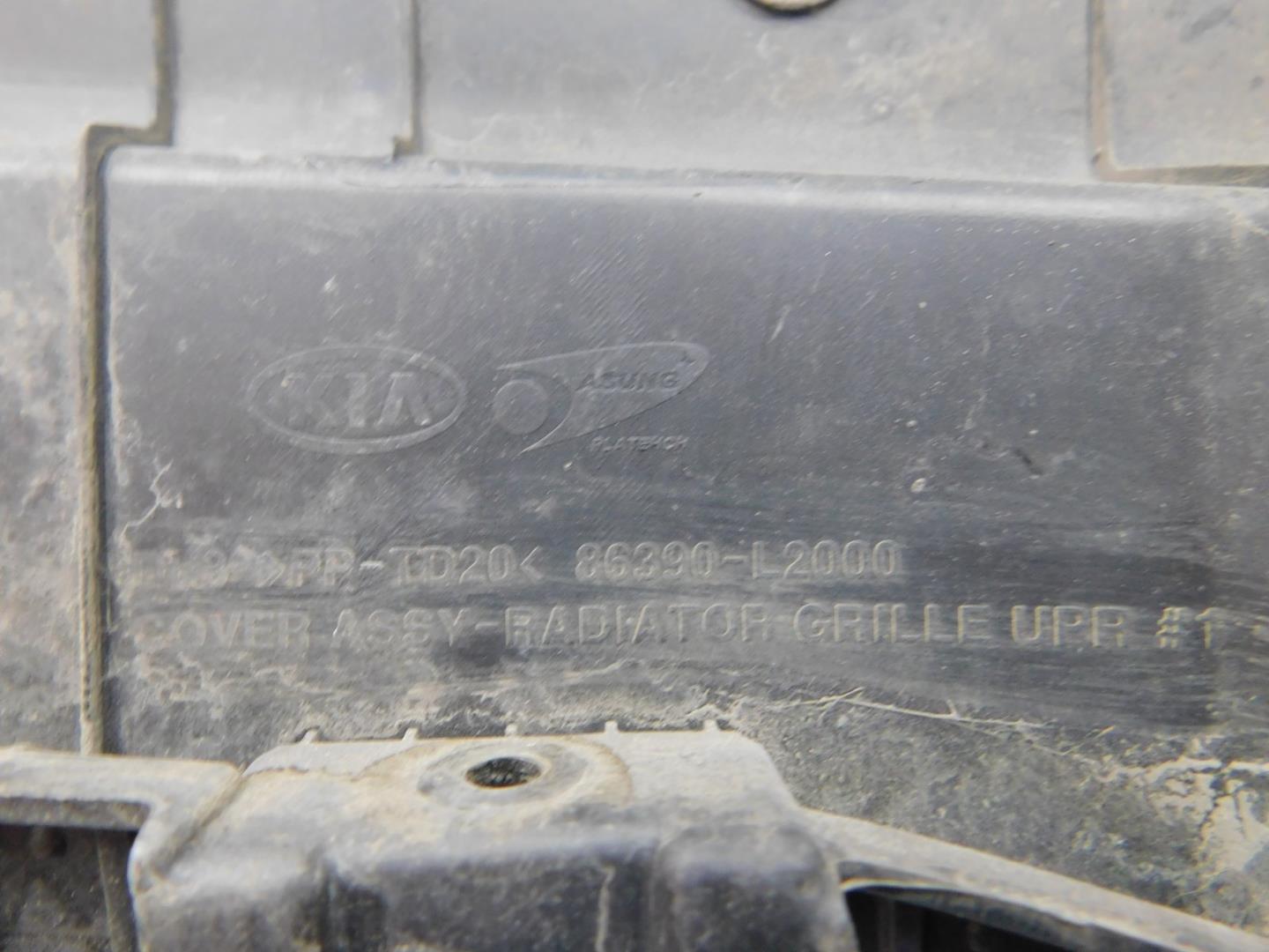 Кожух замка капота