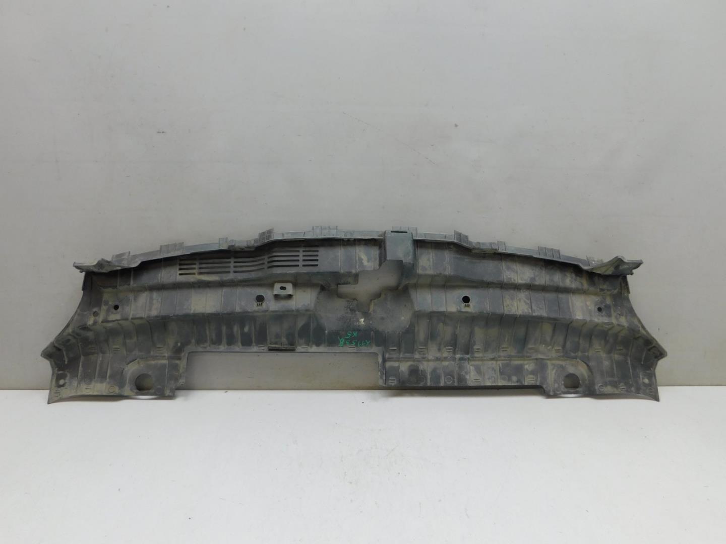 Кожух замка капота