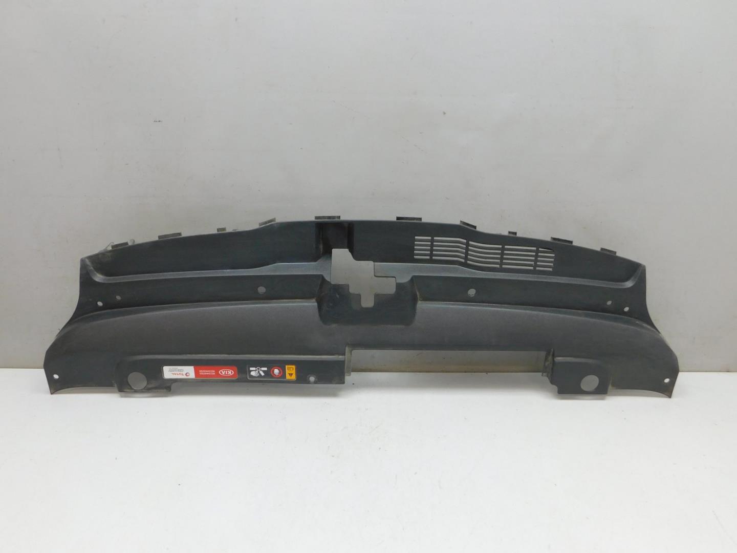 Кожух замка капота