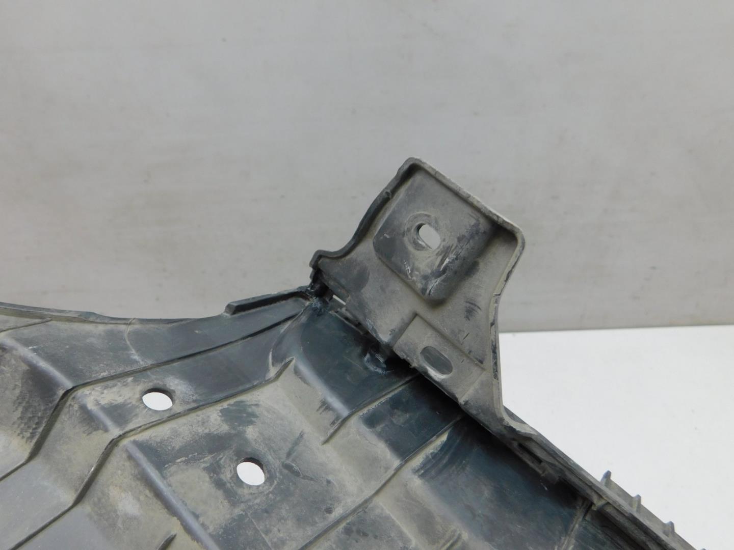 Кожух замка капота