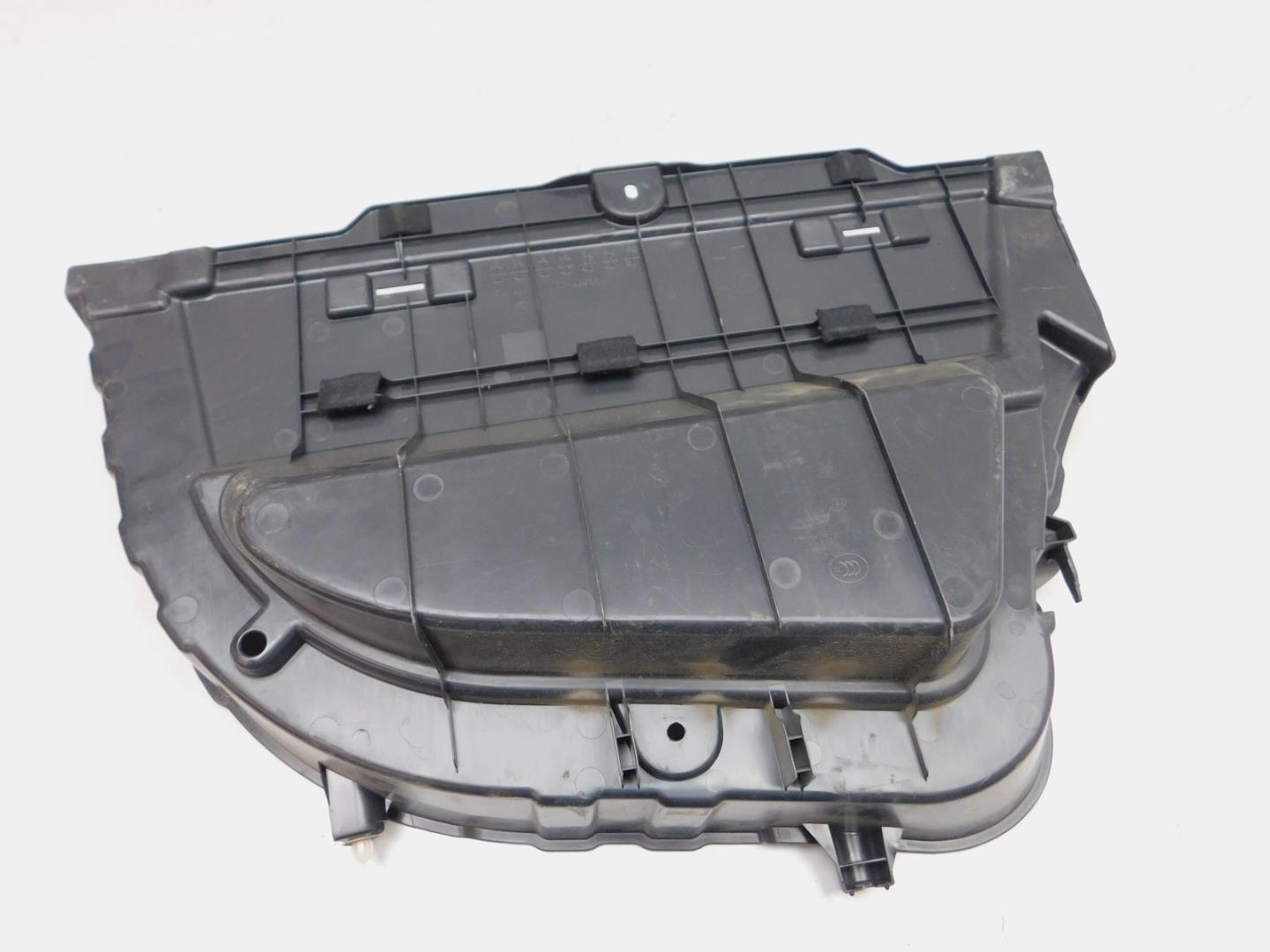 Обшивка багажника