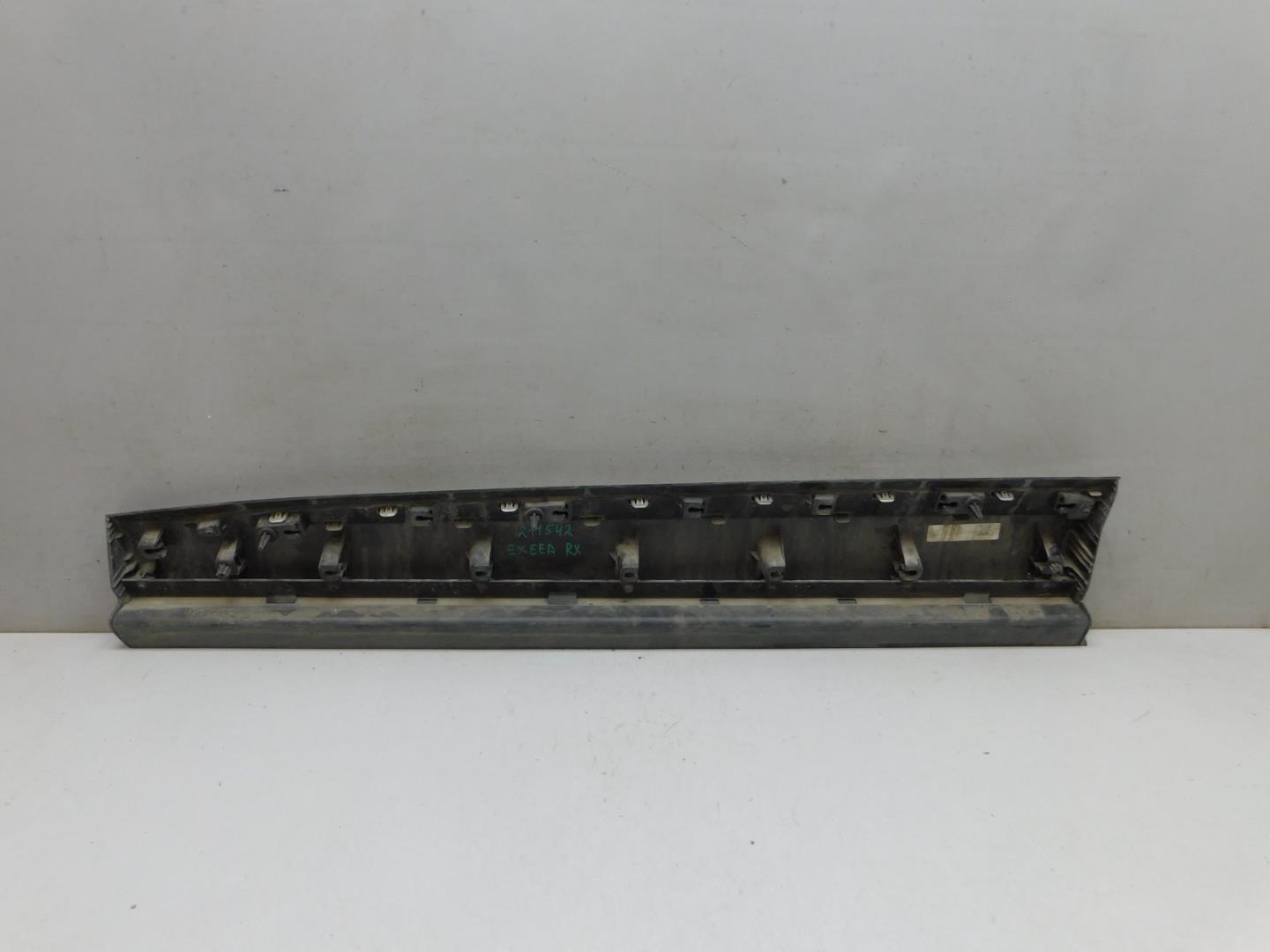 Накладка двери передней правой