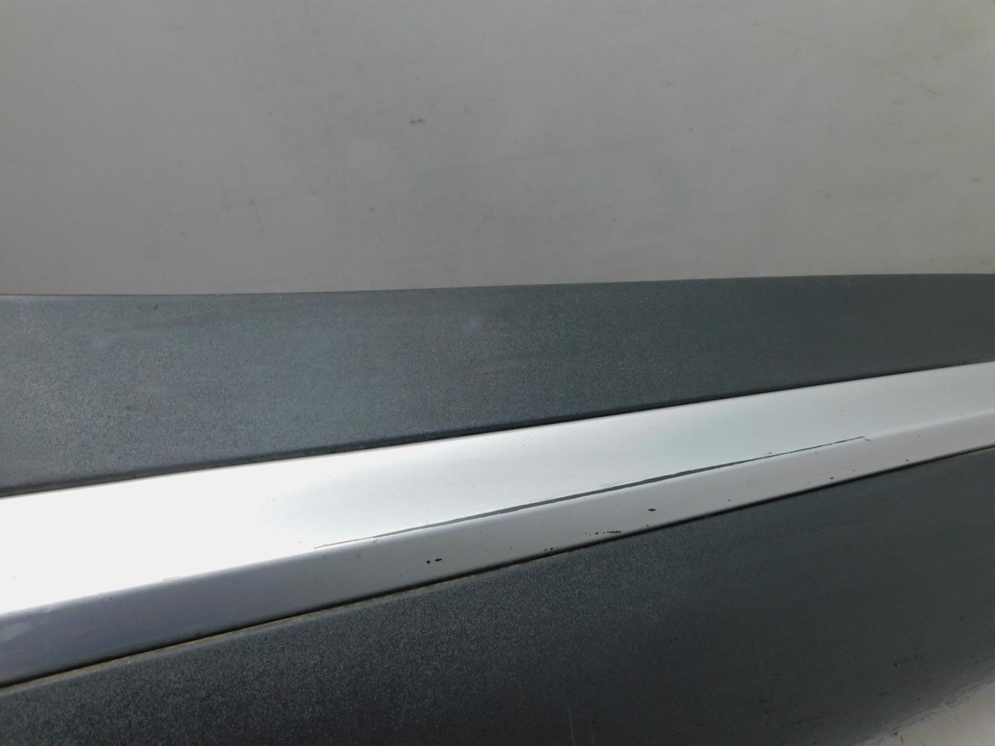 Накладка двери передней правой