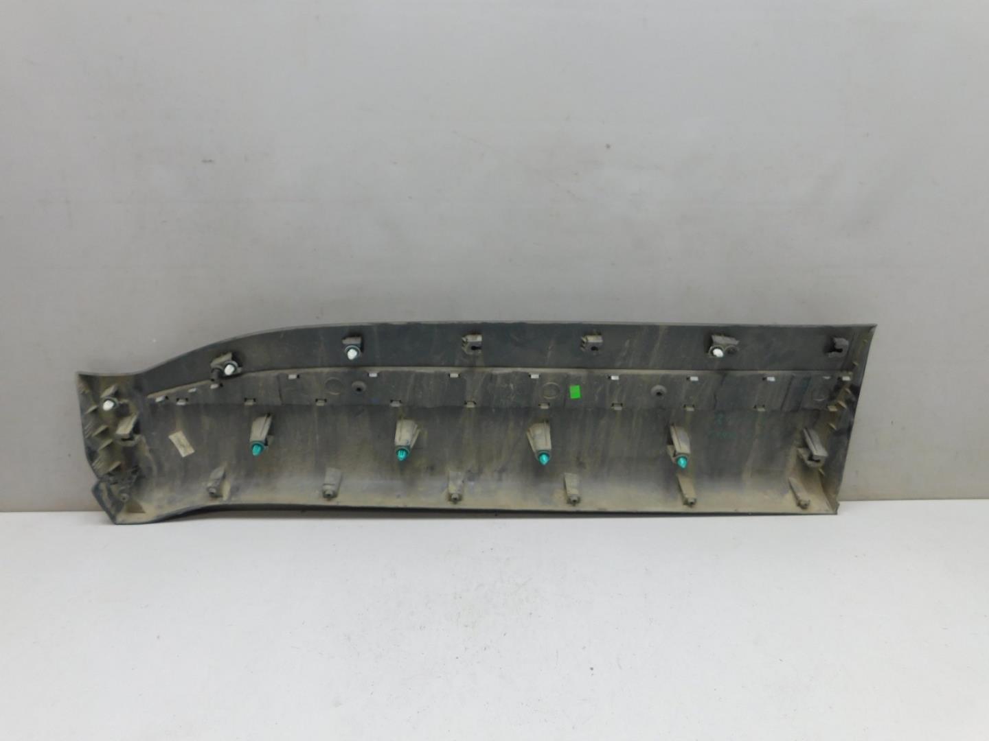 Накладка двери передней правой