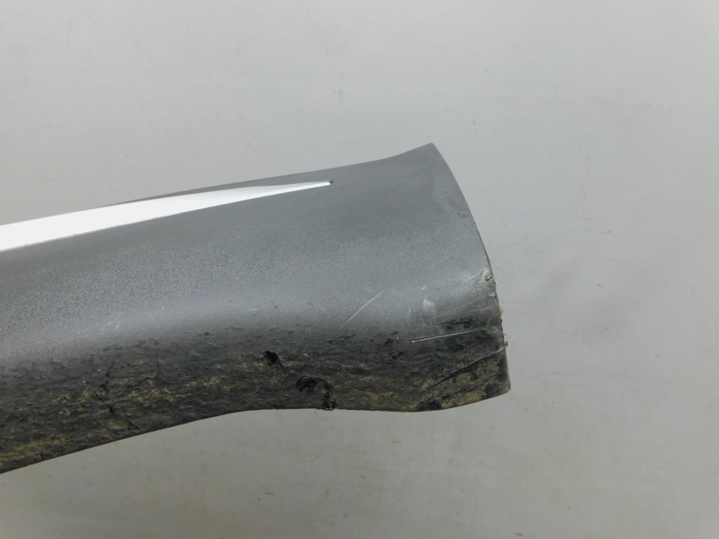 Накладка двери передней правой