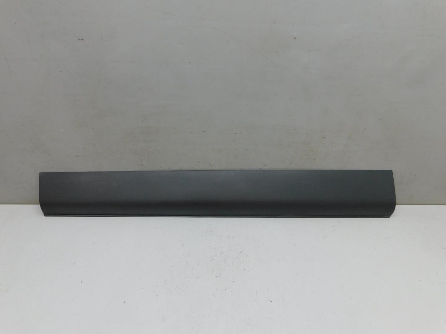 Накладка двери передней левой