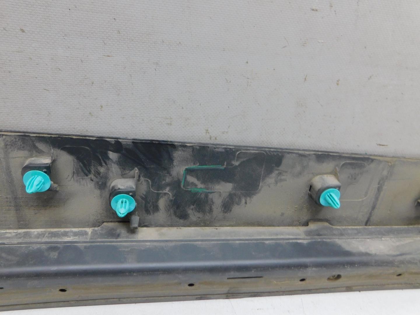 Накладка двери передней левой