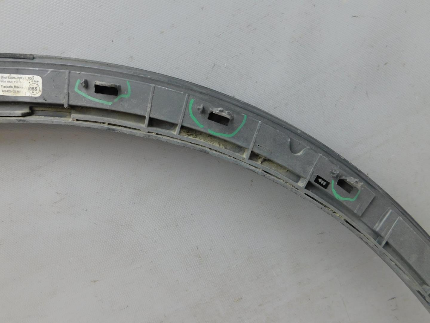 Накладка переднего крыла левого