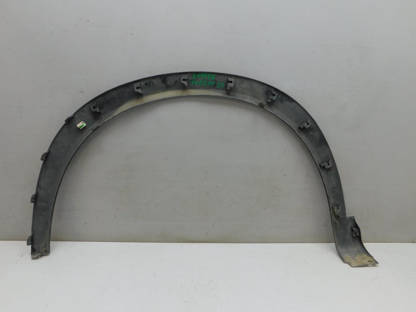 Накладка переднего крыла правого