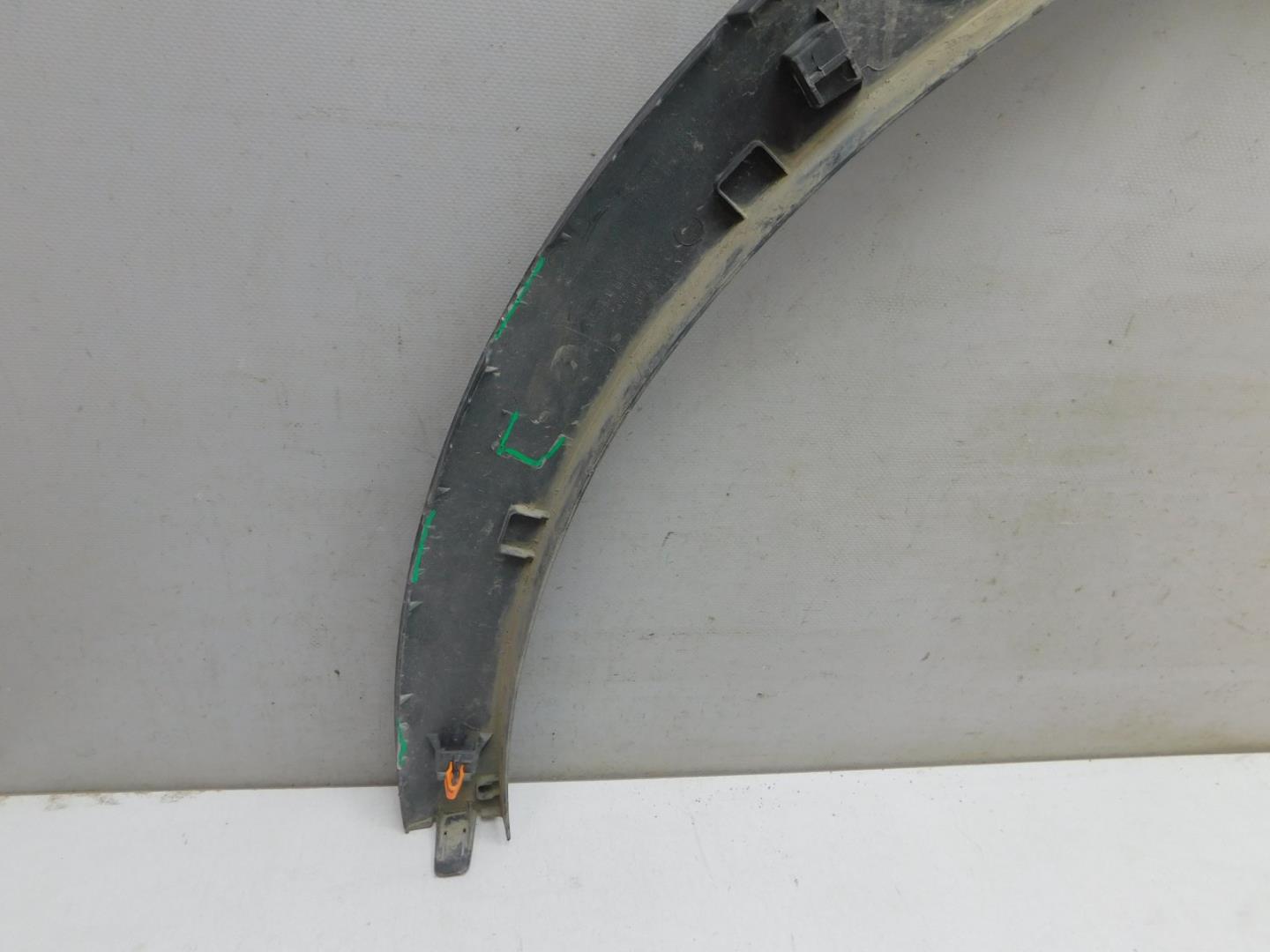 Накладка переднего крыла левого