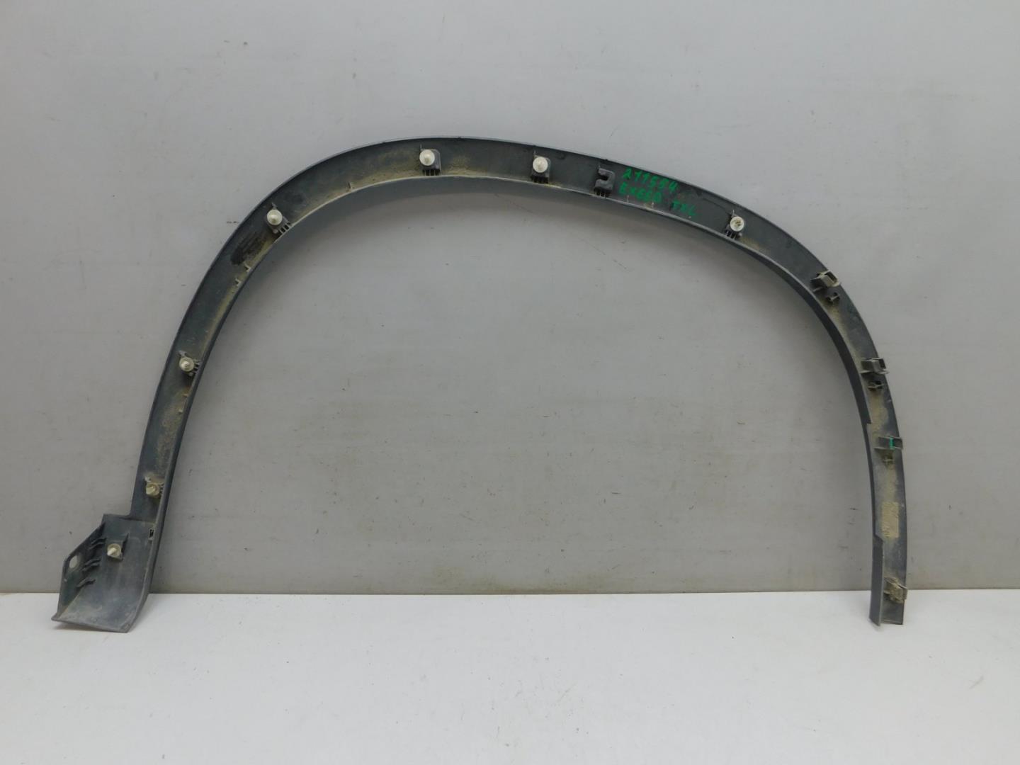 Накладка переднего крыла левого