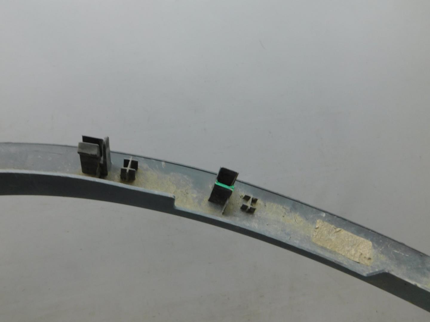 Накладка переднего крыла левого