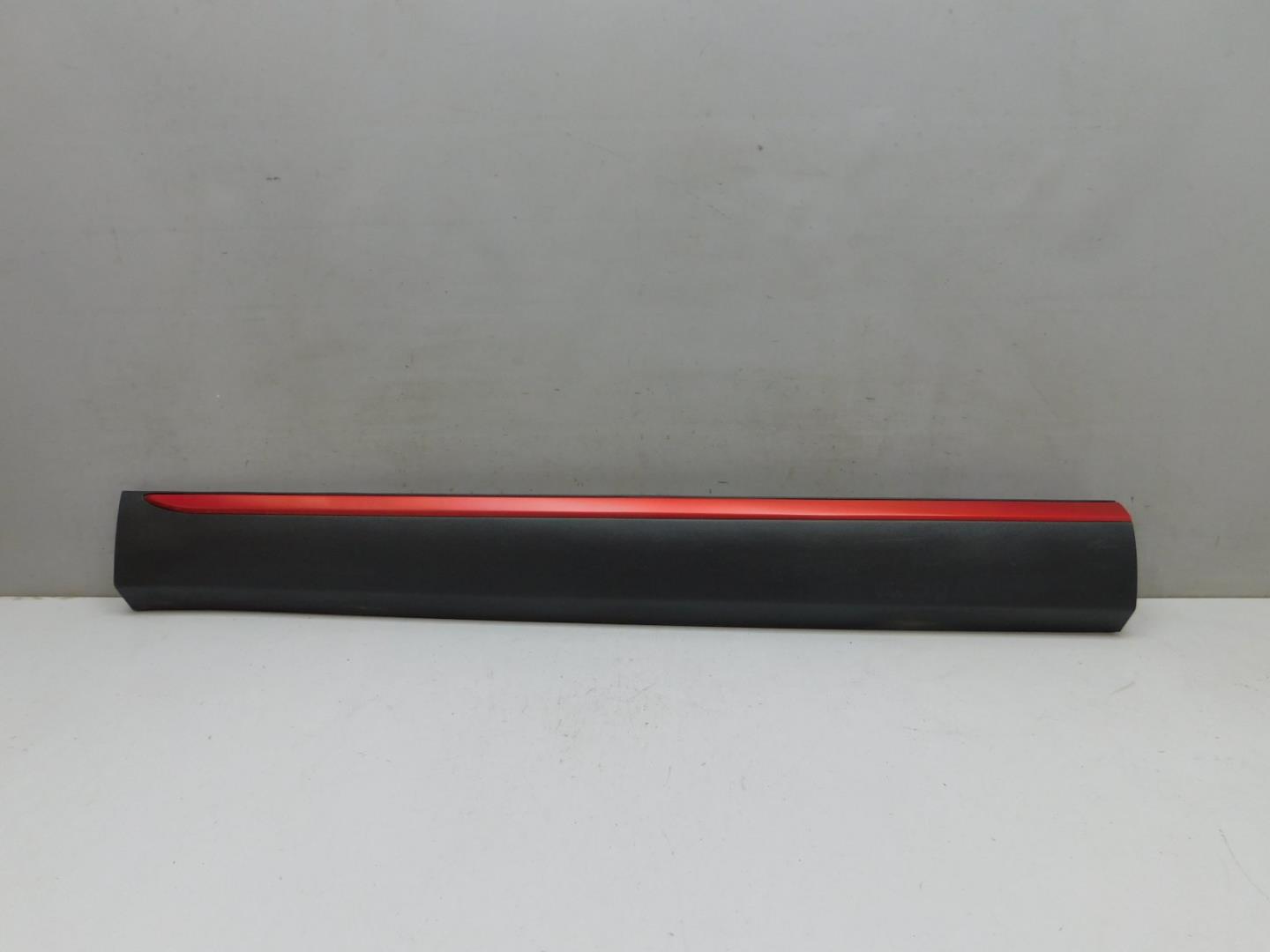 Накладка двери передней левой