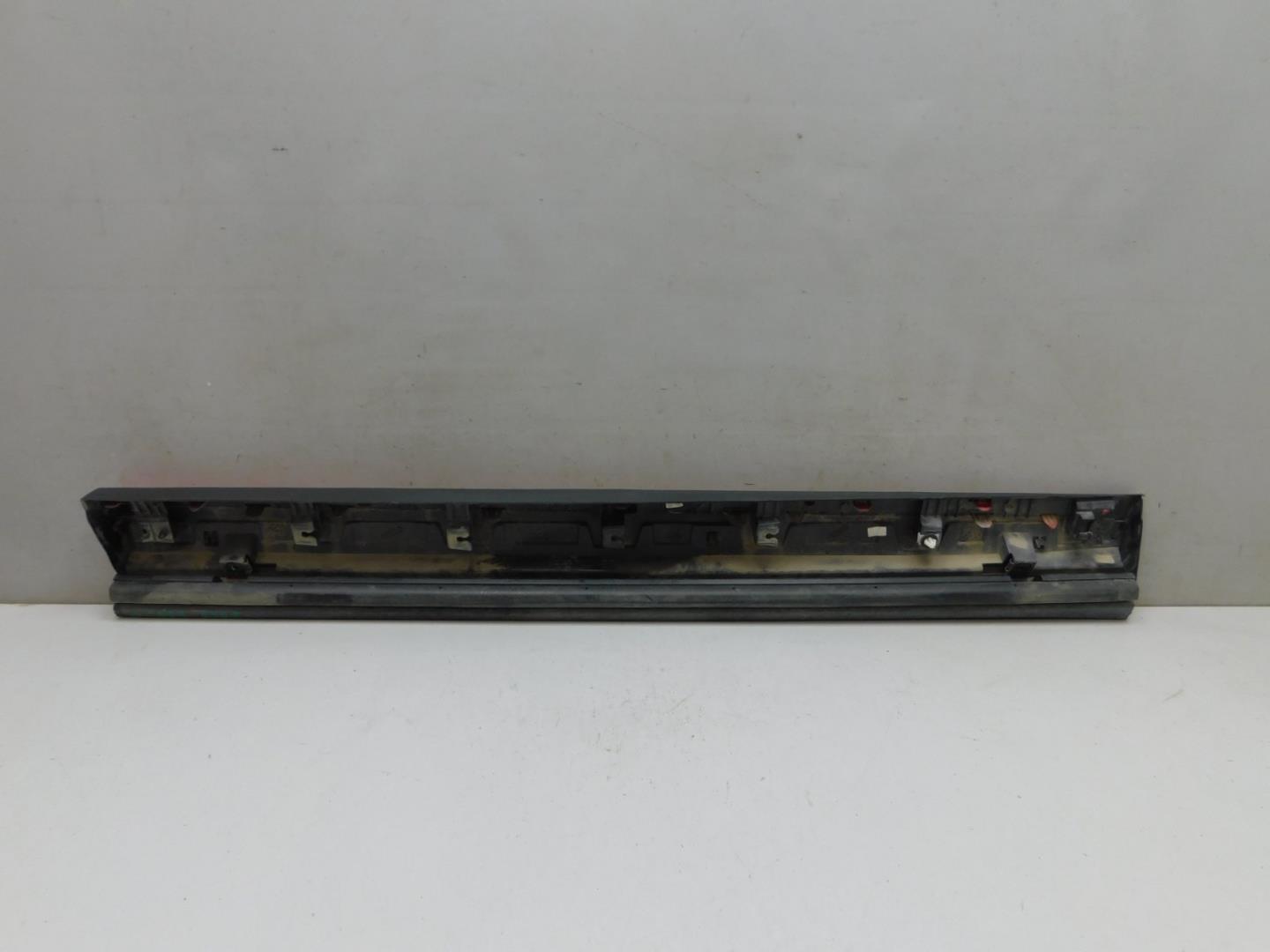 Накладка двери передней левой