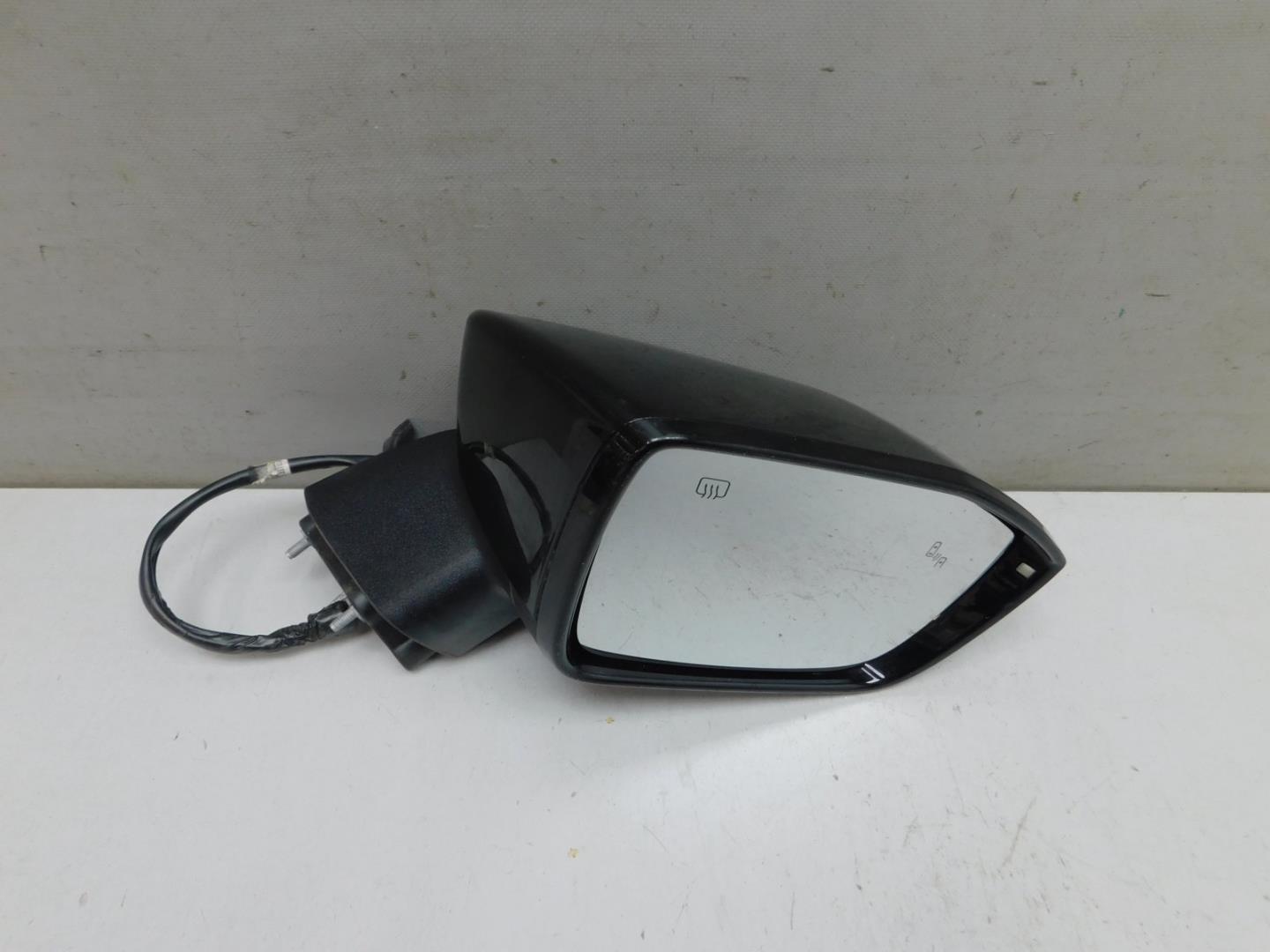 Зеркало правое электрическое