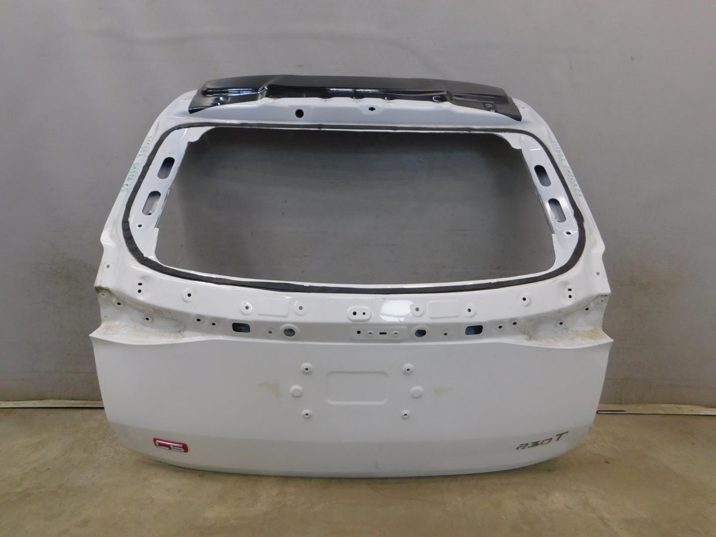 Дверь багажника