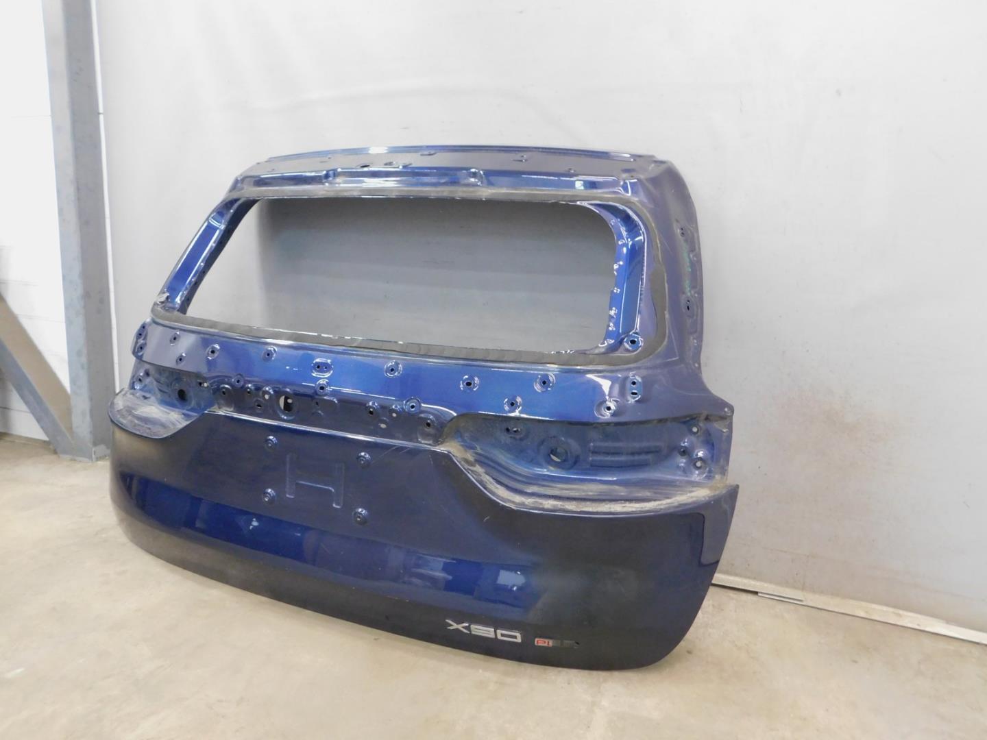 Дверь багажника