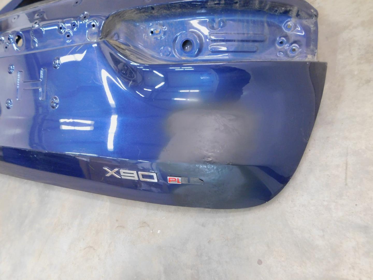 Дверь багажника