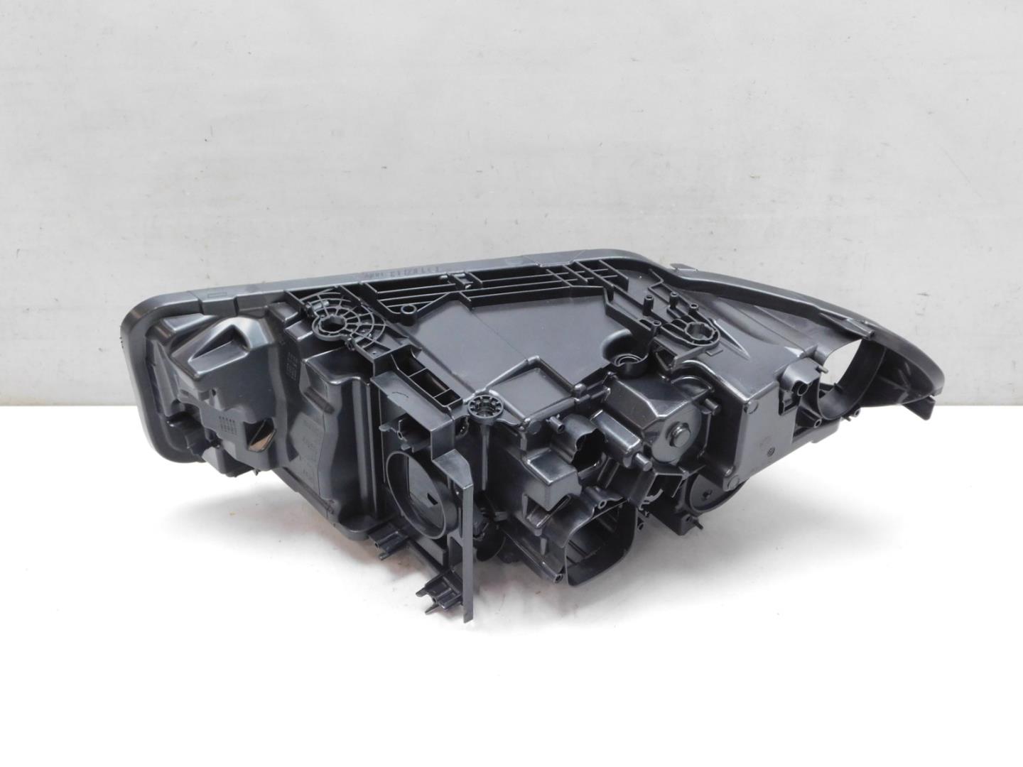 Корпус фары правой