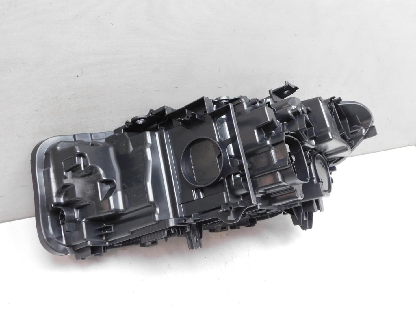 Корпус фары правой