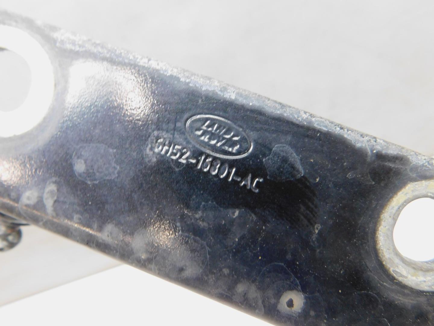 Петля капота левая