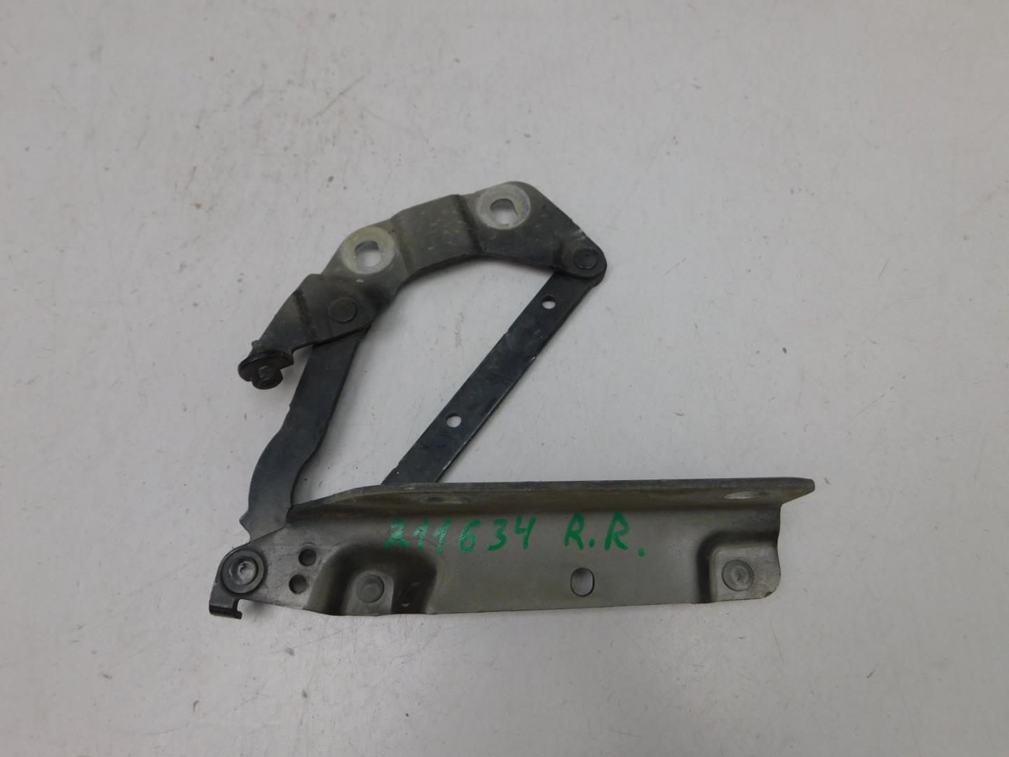 Петля капота левая