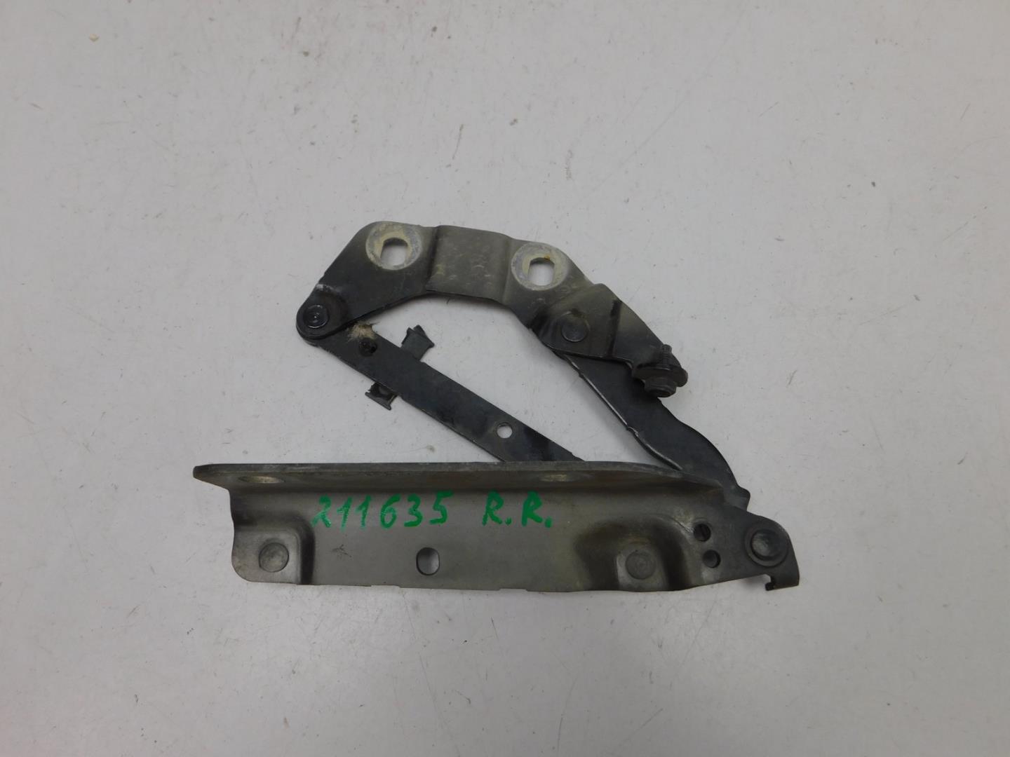 Петля капота правая